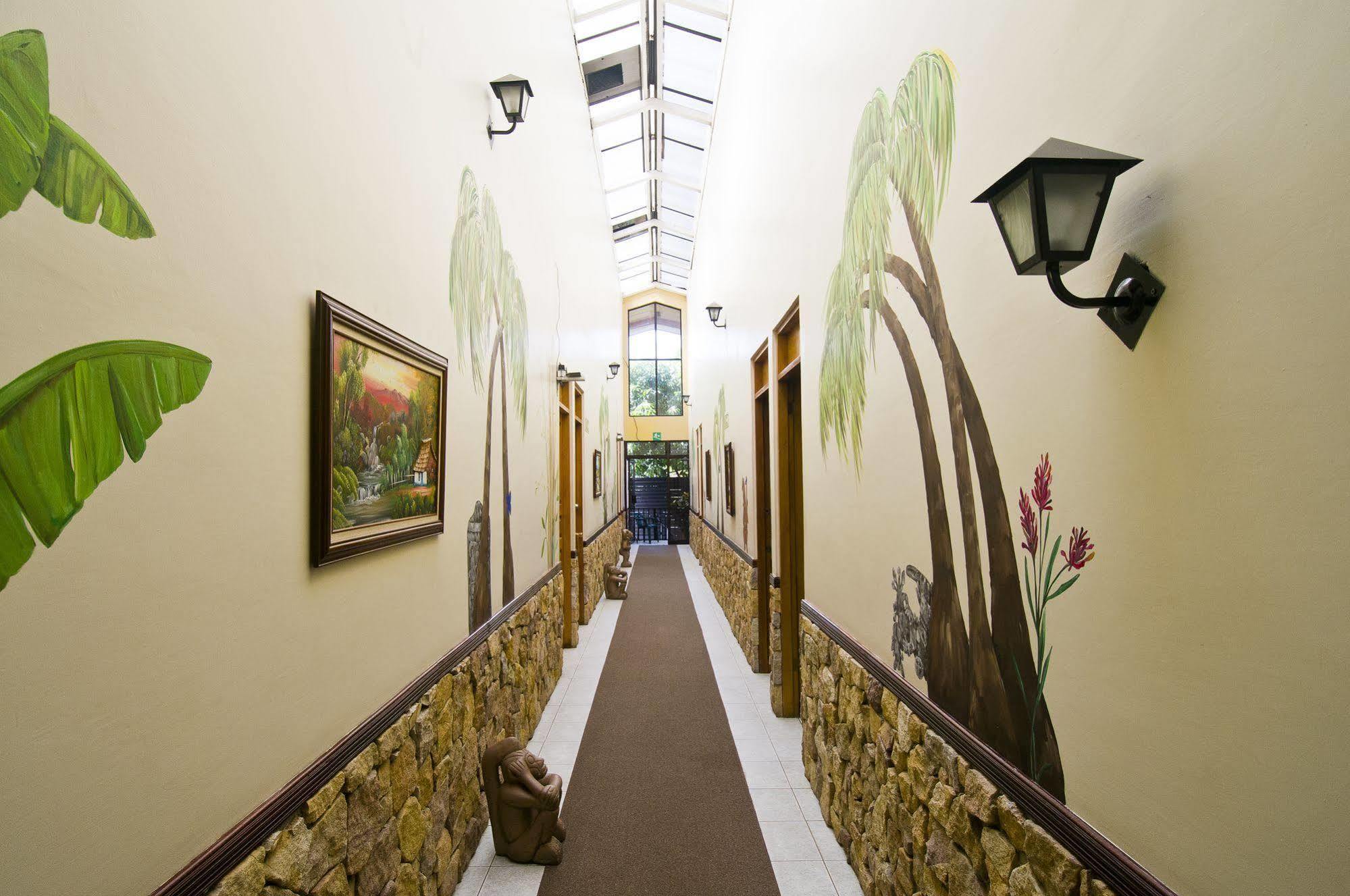 Hotel Adventure